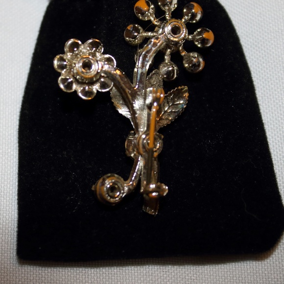 FINAL PRICE VINTAGE FLOWER BROOCH WITH CRYSTALS - Picture 2 of 2